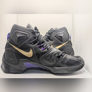 Nike LeBron Pot Of Gold Men's Sneakers Size 10